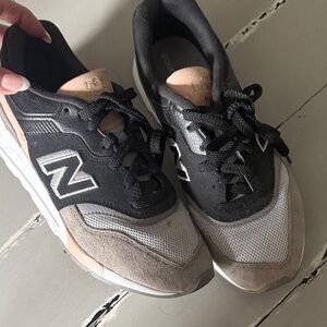 New Balance women’s Black grey and pink  Sneakers
